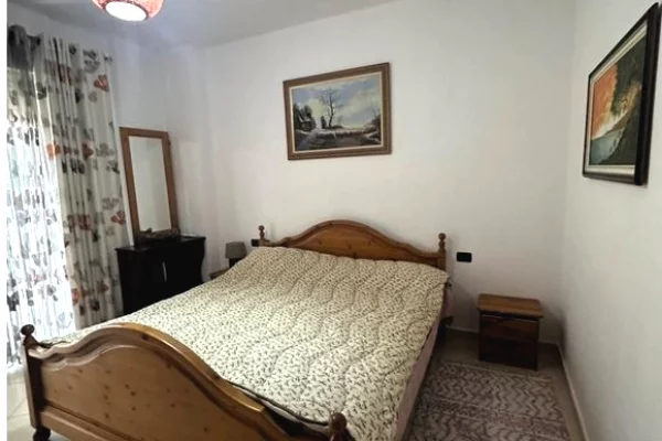Shtepi me qera Apartament ne Tirane, 2+1, Mobilimi E mobiluar, Pagesa 700  Euro.