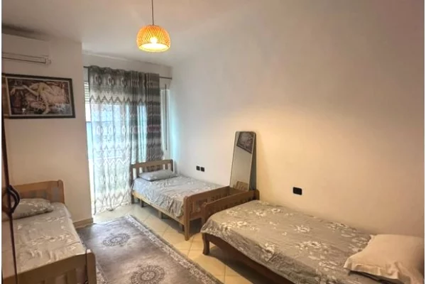 Shtepi me qera Apartament ne Tirane, 2+1, Mobilimi E mobiluar, Pagesa 700  Euro.