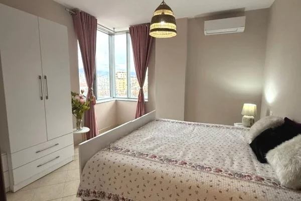 Shtepi me qera Apartament ne Tirane, 2+1, Mobilimi E mobiluar, Pagesa 1,000  Euro.