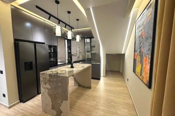 Shtepi me qera Apartament ne Tirane, 3+1, Mobilimi E mobiluar, Pagesa 3,000  Euro.