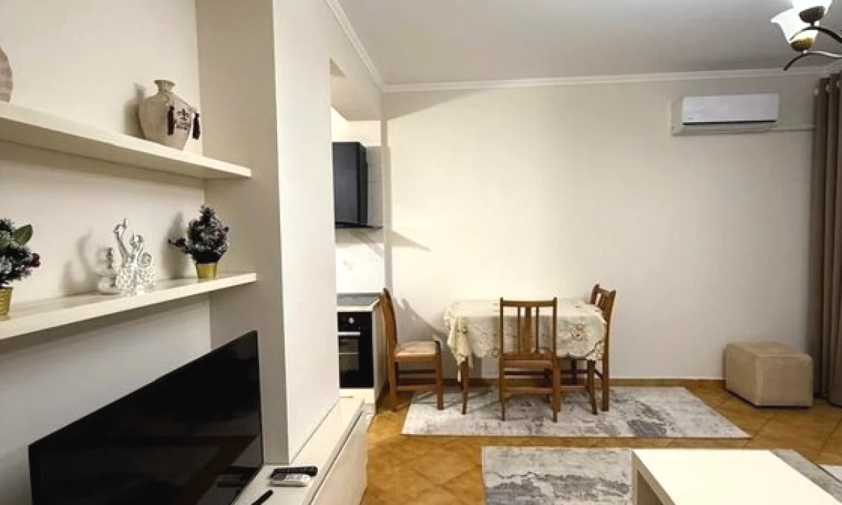 Shtepi me qera Apartament ne Tirane, 2+1, Mobilimi E mobiluar, Pagesa 700  Euro.