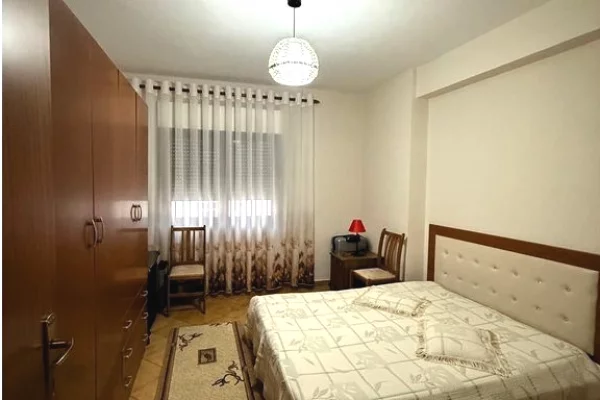Shtepi me qera Apartament ne Tirane, 2+1, Mobilimi E mobiluar, Pagesa 700  Euro.