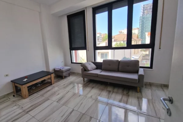 ALI DEMi, JEPET ME QIRA AMBJENT PER ZYRA!