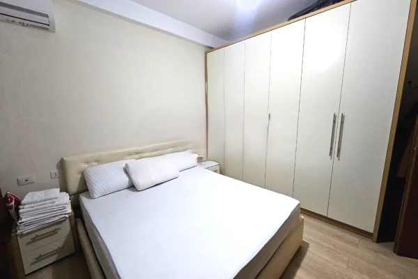 Shtepi me qera Apartament ne Tirane, 2+1, Mobilimi E mobiluar, Pagesa 750  Euro.