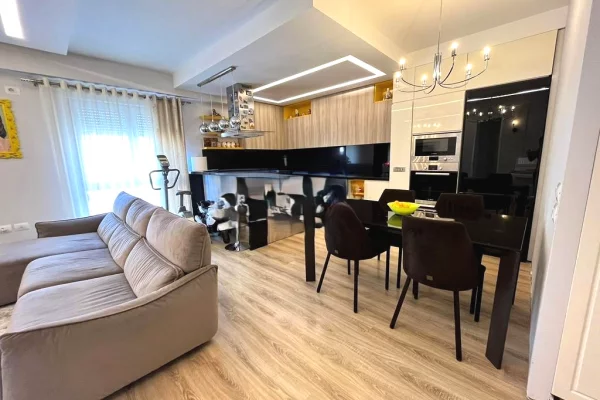 Shtepi me qera 3+1 ne Tirane - 1,200 Euro