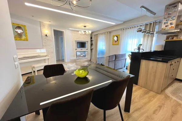 Shtepi me qera Apartament ne Tirane, 3+1, Mobilimi E mobiluar, Pagesa 1,200  Euro.