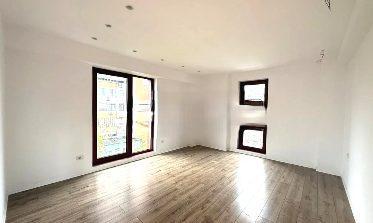 JEPET ZYRE PER QIRA (prane qendres) Rruga Kavajes