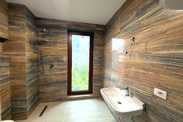 JEPET ZYRE PER QIRA (prane qendres) Rruga Kavajes