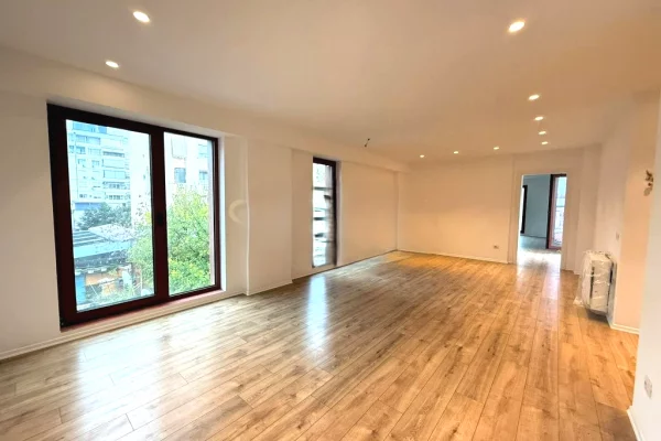 JEPET ZYRE PER QIRA (prane qendres) Rruga Kavajes