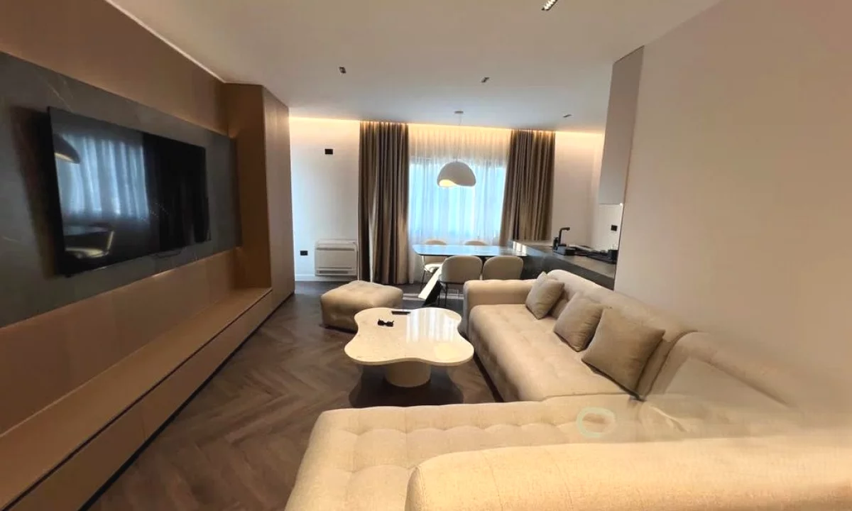 Appartamento in vendita a Tirana 2+1, Arredato