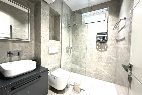 Shtepi ne shitje Apartament ne Tirane, 1+1, Mobilimi E mobiluar, Pagesa 135,000  Euro.