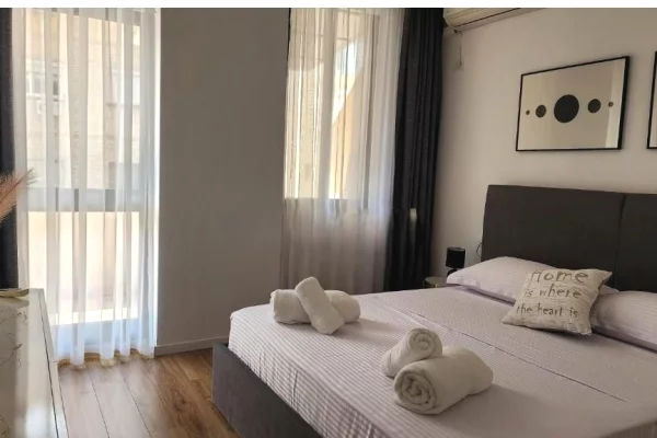 Shtepi me qera Apartament ne Tirane, 2+1, Mobilimi E mobiluar, Pagesa 800  Euro.