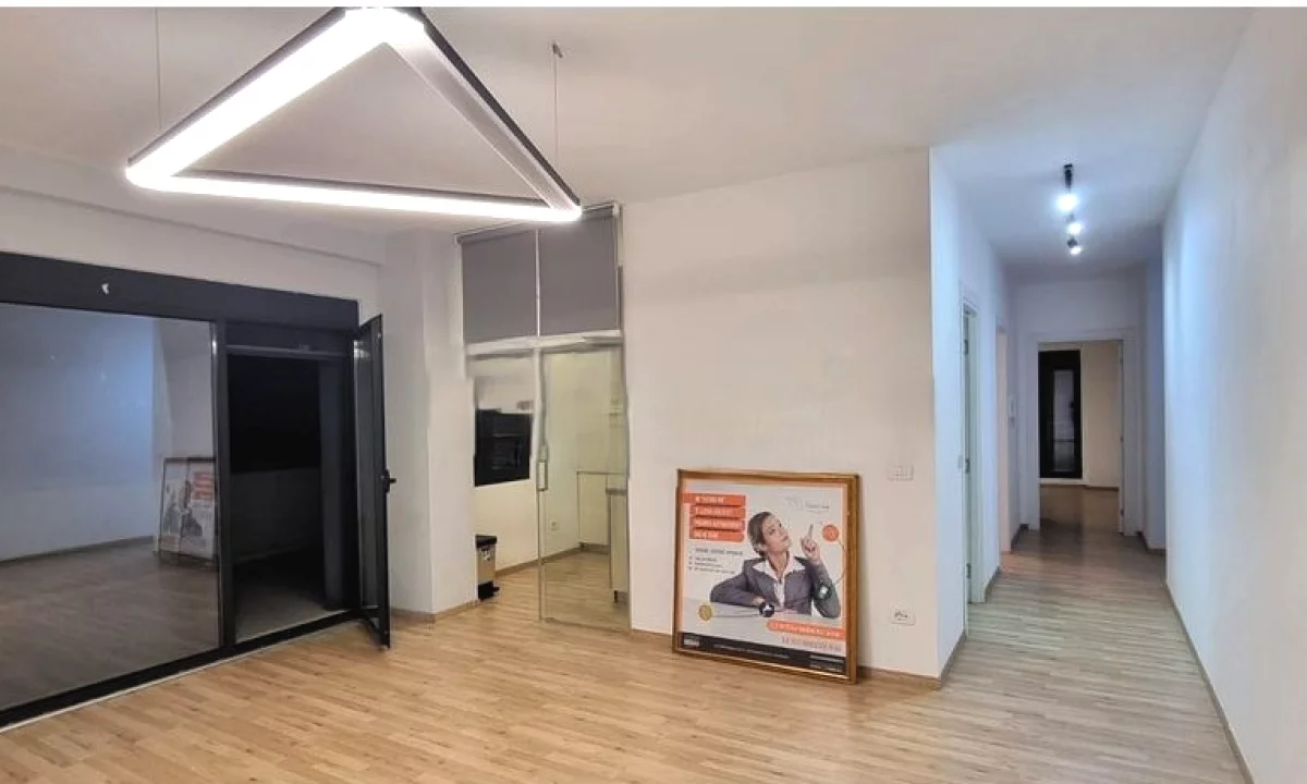 Japim apartament 2+1+ verande perballe Ambasades Amerikane