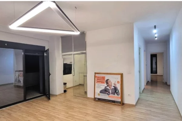 Japim apartament 2+1+ verande perballe Ambasades Amerikane