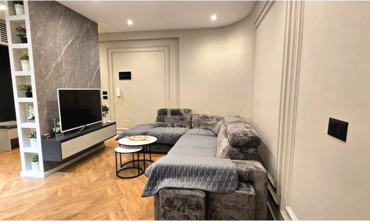 Appartamento in vendita a Tirana 1+1, Arredato