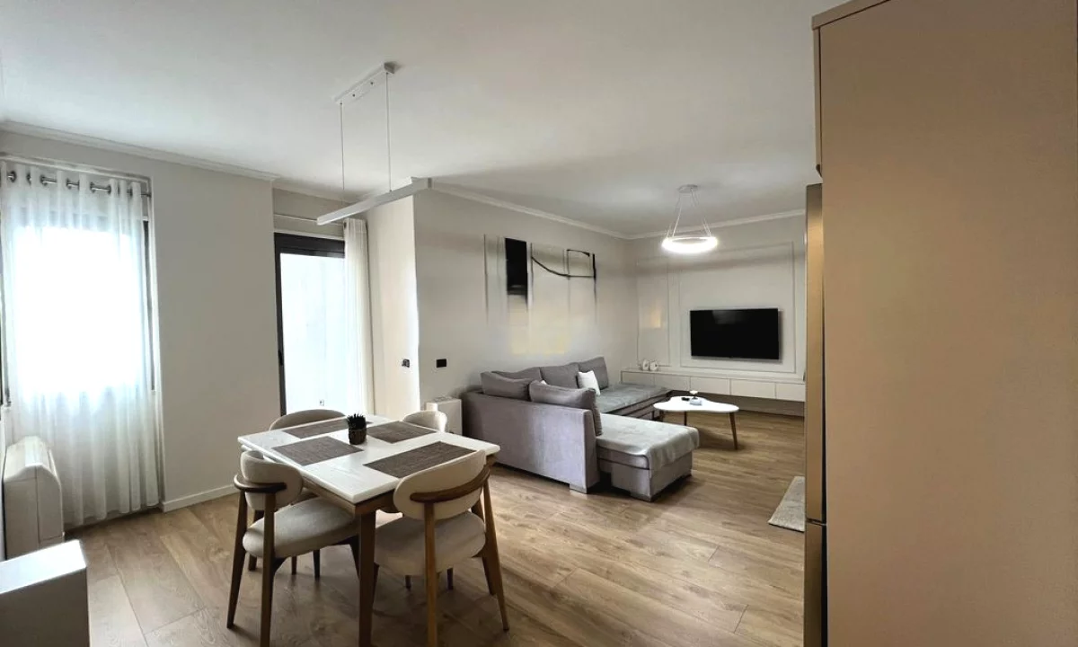 Shtepi me qera Apartament ne Tirane, 1+1, Mobilimi E mobiluar, Pagesa 1,100  Euro.
