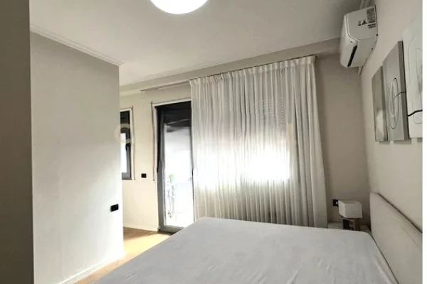 Shtepi me qera Apartament ne Tirane, 1+1, Mobilimi E mobiluar, Pagesa 1,100  Euro.