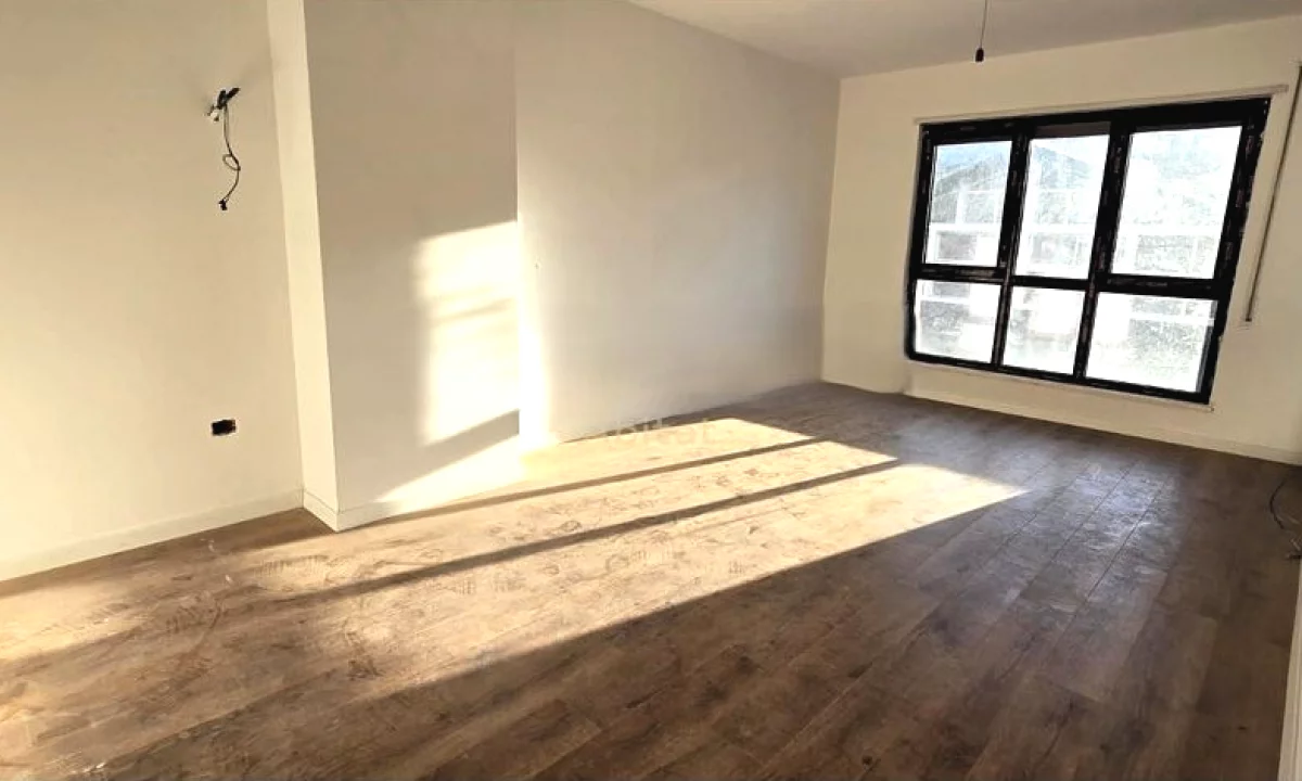 Jepet apartament 2+1 me qera tek Komuna e Parisit