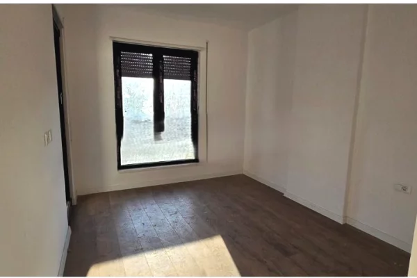 Jepet apartament 2+1 me qera tek Komuna e Parisit