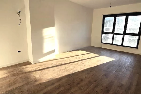 Jepet apartament 2+1 me qera tek Komuna e Parisit