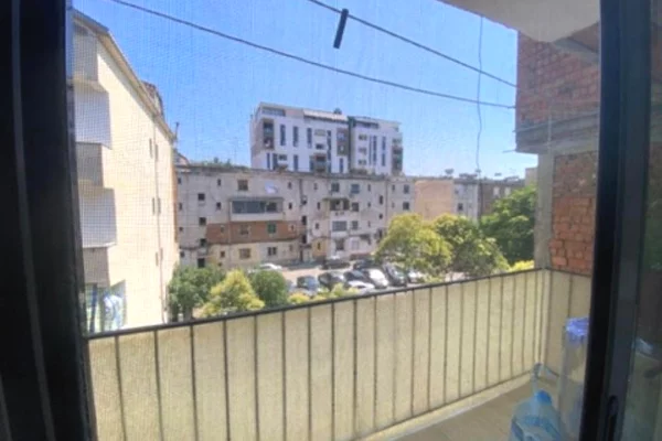 Apartament 1+1 Për Shitje në Shkolla e Bashkuar prane shkolles Bajram Curri , Tiranë - 7700000.leke 