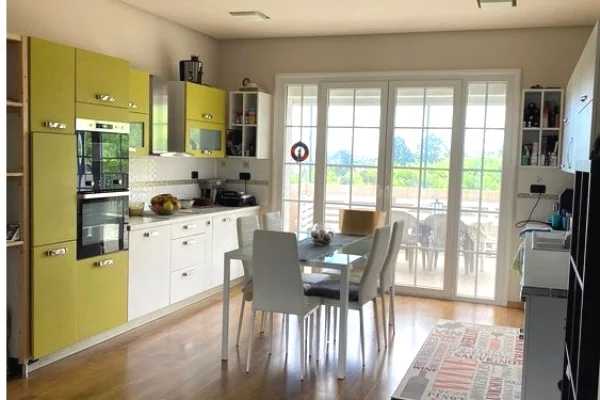 Shtepi me qera Apartament ne Tirane, 4+1, Mobilimi E mobiluar, Pagesa 1,500  Euro.