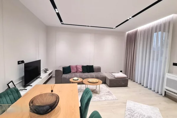 Shtepi me qera Apartament ne Tirane, 1+1, Mobilimi E mobiluar, Pagesa 1,000  Euro.