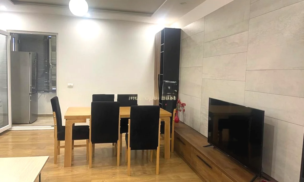 Shtepi ne shitje Apartament ne Tirane, 3+1, Mobilimi E mobiluar, Pagesa 195,000  Euro.