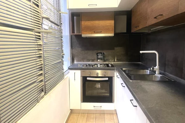 Shtepi ne shitje Apartament ne Tirane, 3+1, Mobilimi E mobiluar, Pagesa 195,000  Euro.