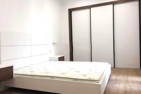 Shtepi ne shitje Apartament ne Tirane, 3+1, Mobilimi E mobiluar, Pagesa 195,000  Euro.