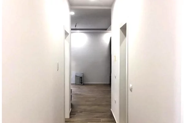 Shtepi ne shitje Apartament ne Tirane, 3+1, Mobilimi E mobiluar, Pagesa 195,000  Euro.