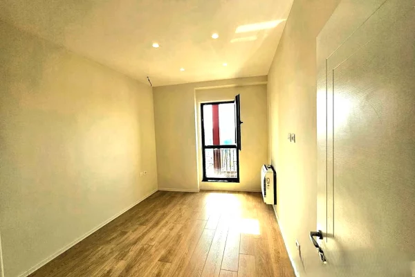 ZYRE PER QIRA NE TIRANA GARDEN BUILDING -KATI 20