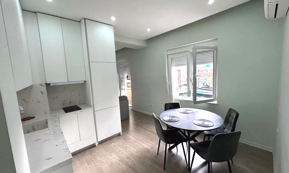 Appartamento in vendita a Tirana 2+1, Arredato