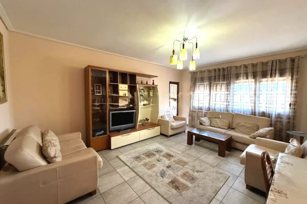 APARTAMENT 2+1+2 ME QIRA NE KRAH TE AMBASADES AMERIKANE , TIRANE!