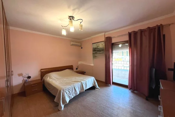 Shtepi me qera Apartament ne Tirane, 2+1, Mobilimi E mobiluar, Pagesa 700  Euro.
