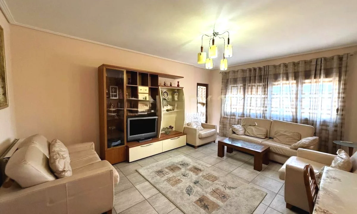 Shtepi me qera Apartament ne Tirane, 2+1, Mobilimi E mobiluar, Pagesa 700  Euro.