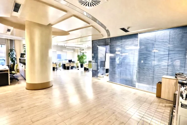 Zyra Premium me qira ne nje nga zonat me prestigjioze te Tiranes