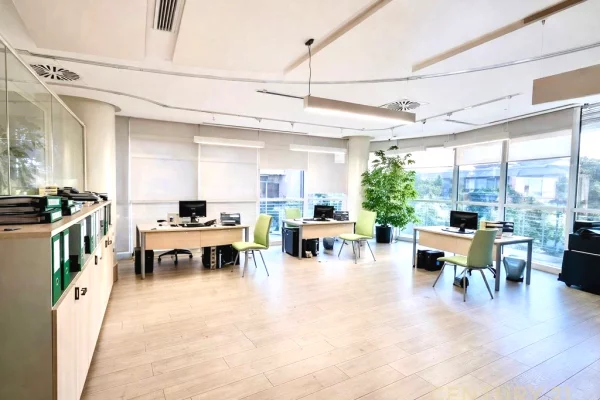 Zyra Premium me qira ne nje nga zonat me prestigjioze te Tiranes