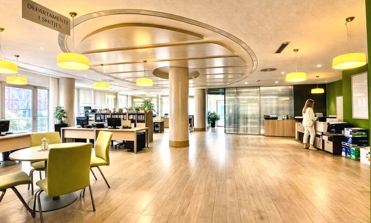 Zyra Premium me qira ne nje nga zonat me prestigjioze te Tiranes