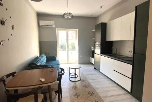 Shtepi me qera Apartament ne Tirane, 2+1, Mobilimi E mobiluar, Pagesa 800  Euro.