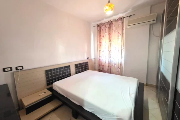 Shtepi me qera Apartament ne Tirane, 2+1, Mobilimi E mobiluar, Pagesa 750  Euro.