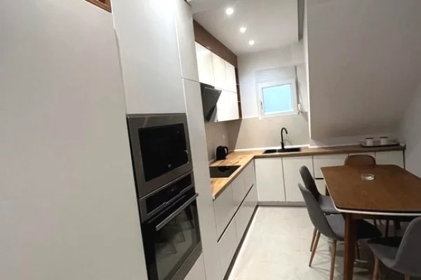 Shtepi me qera Apartament ne Tirane, 2+1, Mobilimi E mobiluar, Pagesa 650  Euro.
