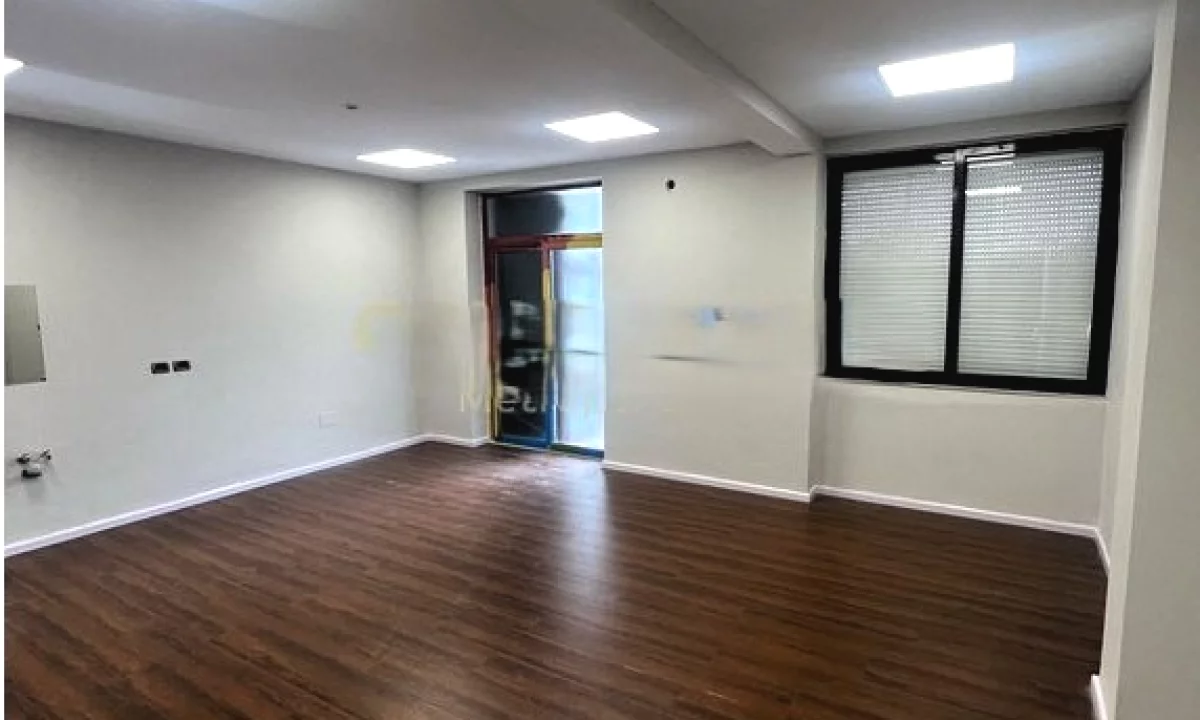 Jepen me Qera Zyra te Ali Demi prane Ish Tregut Elektrik