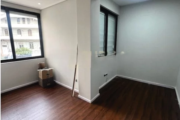 Jepen me Qera Zyra te Ali Demi prane Ish Tregut Elektrik