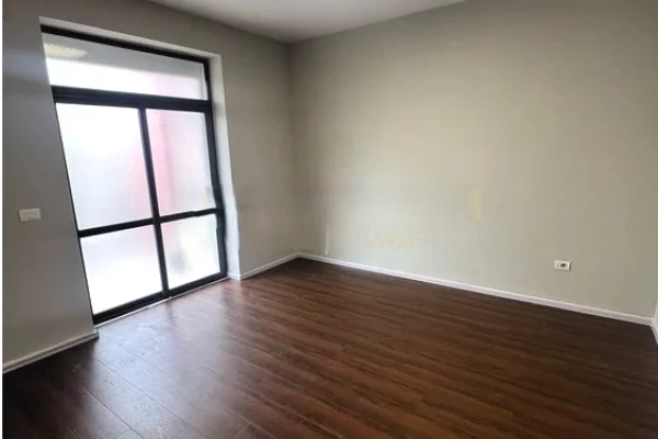 Jepen me Qera Zyra te Ali Demi prane Ish Tregut Elektrik