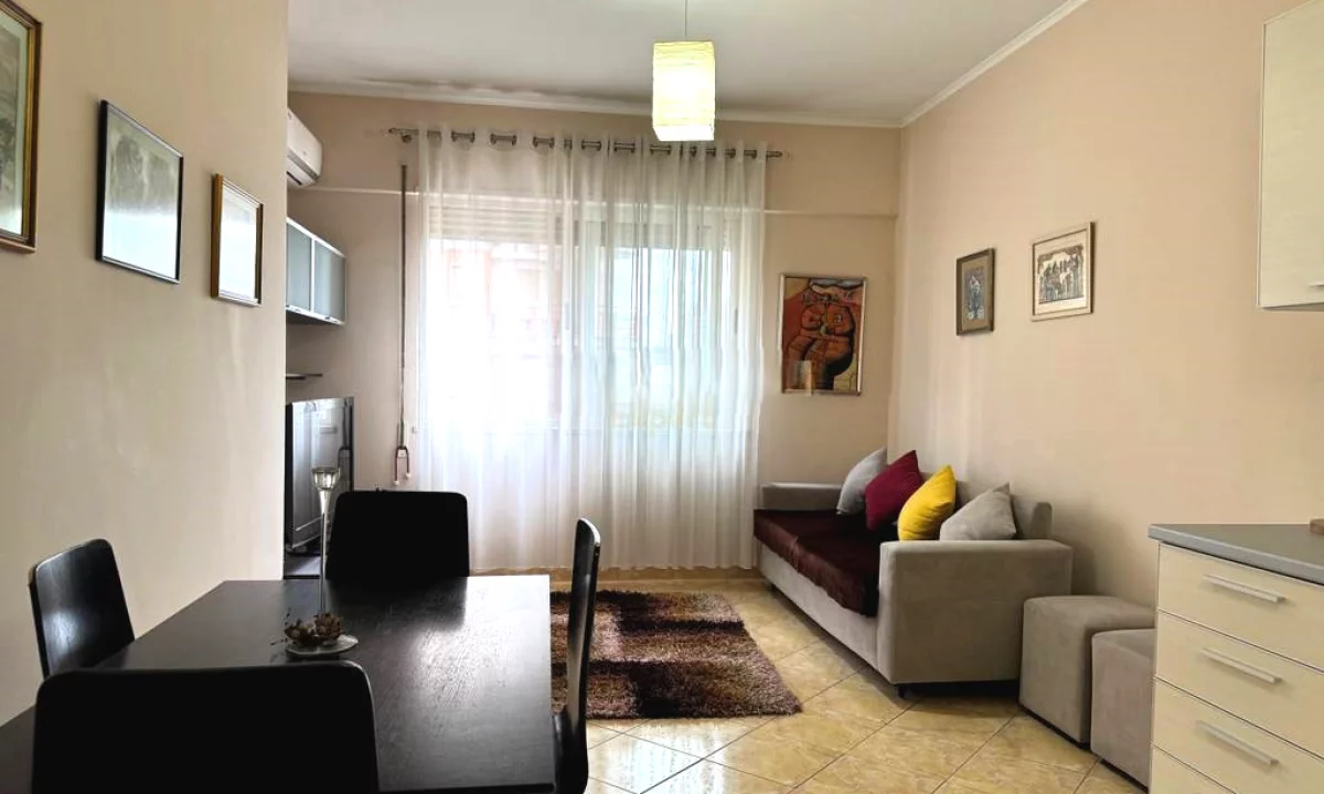 Shtepi me qera Apartament ne Tirane, 1+1, Mobilimi E mobiluar, Pagesa 550  Euro.