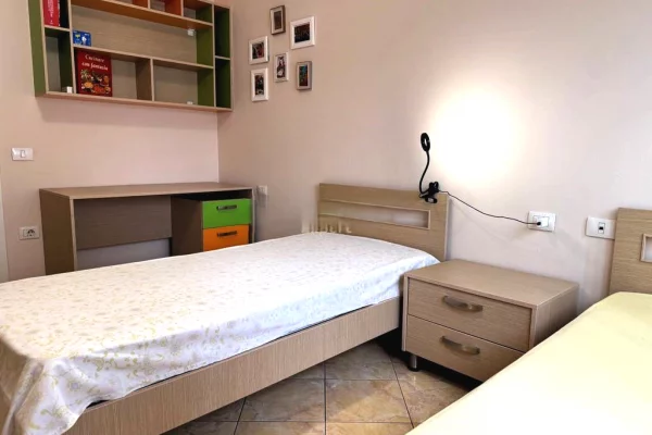 Shtepi me qera Apartament ne Tirane, 1+1, Mobilimi E mobiluar, Pagesa 550  Euro.