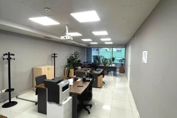 AMBIENT ZYRE ME QIRA, TEK LIBRI UNIVERSITAR, TIRANE!