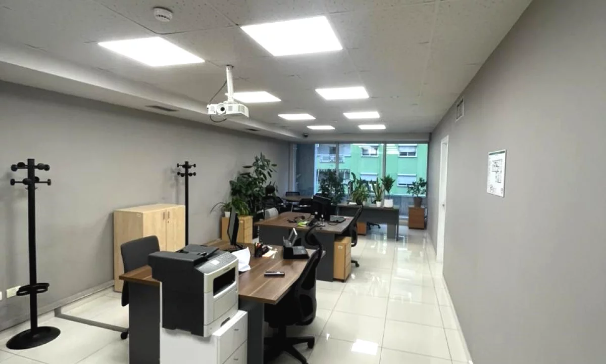 AMBIENT ZYRE ME QIRA, TEK LIBRI UNIVERSITAR, TIRANE!