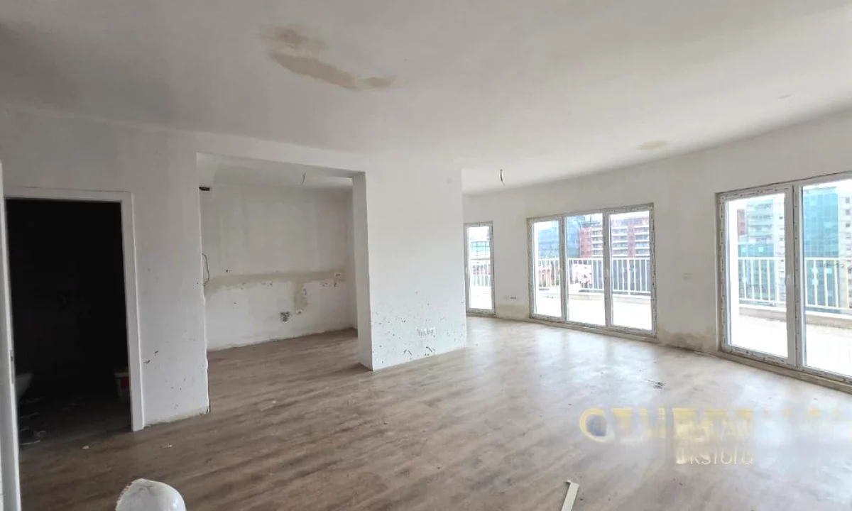 Zyre 3+2 Me Qira ne Zogu i Zi